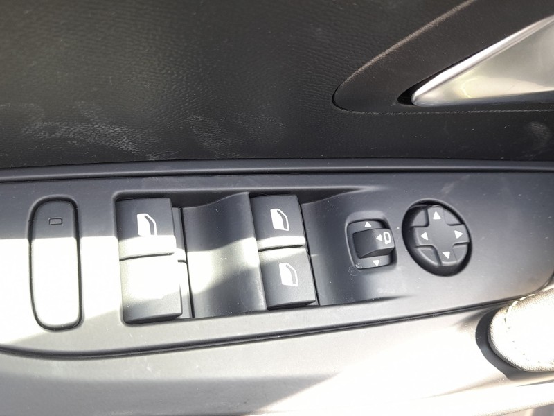 Recambio de mando elevalunas delantero izquierdo para peugeot 208 ii (ub_, up_, uw_, uj_) 1.2 puretech hybrid 110 edcs6 referenc