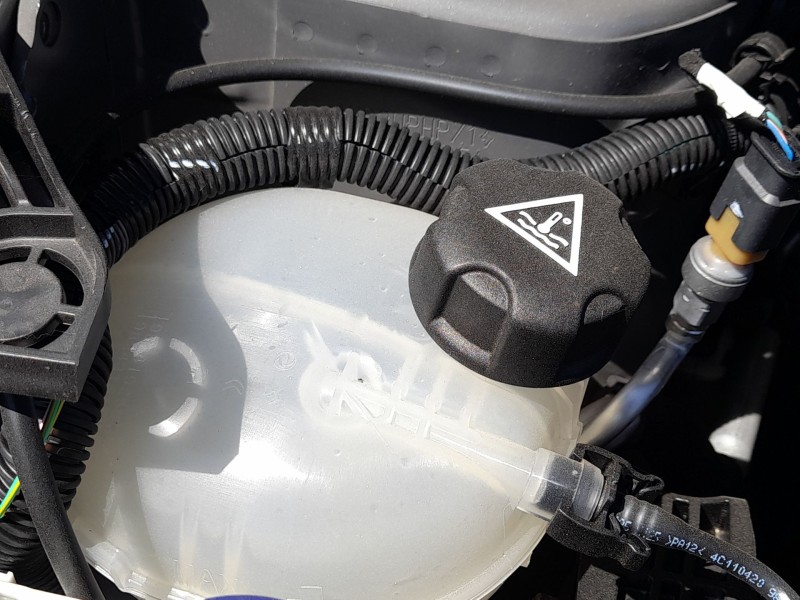 Recambio de deposito expansion para peugeot 208 ii (ub_, up_, uw_, uj_) 1.2 puretech hybrid 110 edcs6 referencia OEM IAM 9824198