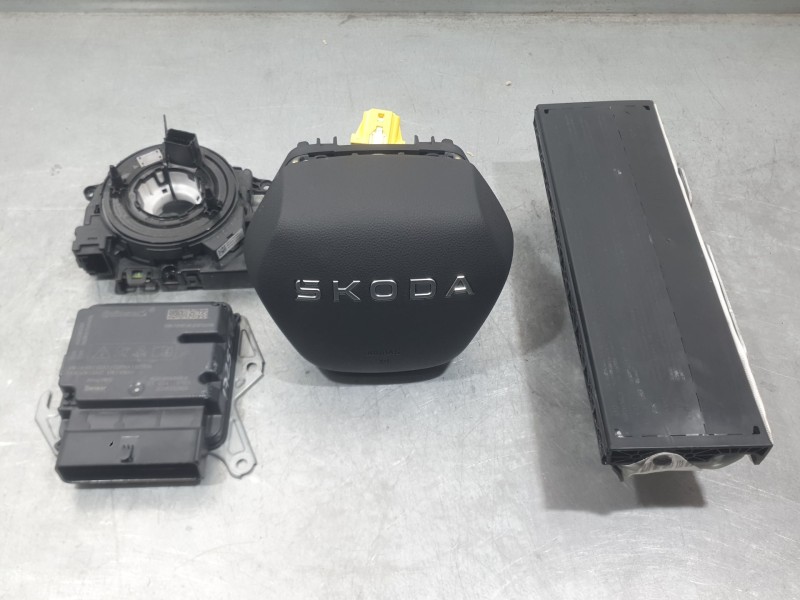 Recambio de kit airbag para skoda octavia iv (nx3, nn3, pv3) 1.5 tsi referencia OEM IAM 5E3880201AD C/SALPICADERO, AIRBAG DE PIE