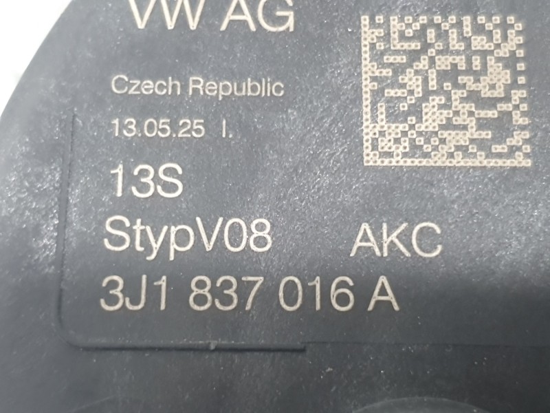 Recambio de cerradura puerta delantera derecha para skoda octavia iv (nx3, nn3, pv3) 1.5 tsi referencia OEM IAM 3J1837016A  