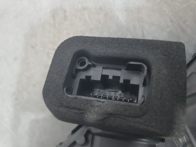 Recambio de cerradura puerta trasera izquierda para skoda octavia iv (nx3, nn3, pv3) 1.5 tsi referencia OEM IAM 5TA839015T  