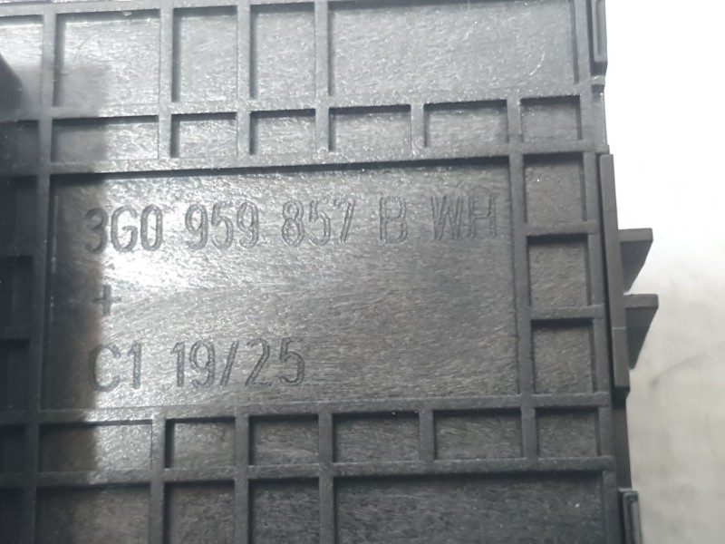 Recambio de mando elevalunas delantero izquierdo para skoda octavia iv (nx3, nn3, pv3) 1.5 tsi referencia OEM IAM 3G0959857BWH C