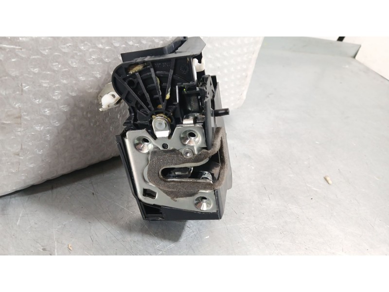 Recambio de cerradura puerta trasera derecha para dacia sandero iii 1.0 tce 90 referencia OEM IAM 825020994R  