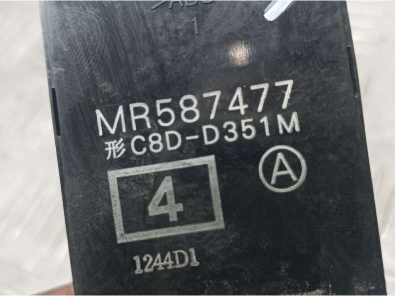 Recambio de mando elevalunas delantero izquierdo para mitsubishi colt berlina 5 (z30a) 1.1 inform (d) referencia OEM IAM MR58747