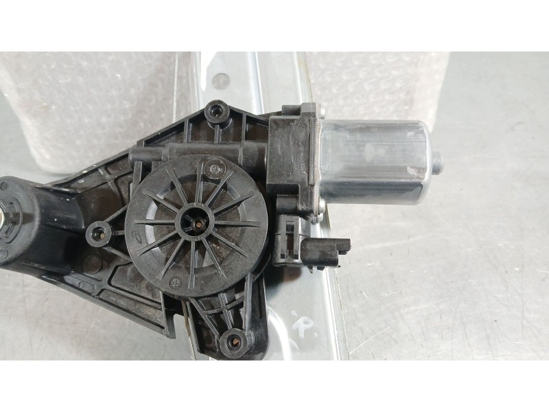Recambio de elevalunas trasero derecho para dacia sandero iii 1.0 tce 90 referencia OEM IAM 827201979R 2 PINS 