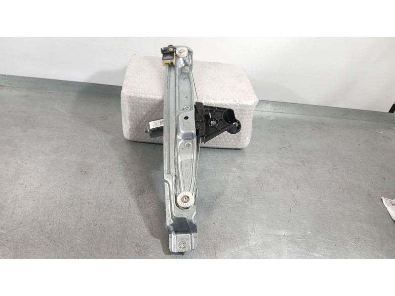 Recambio de elevalunas trasero derecho para dacia sandero iii 1.0 tce 90 referencia OEM IAM 827201979R 2 PINS 