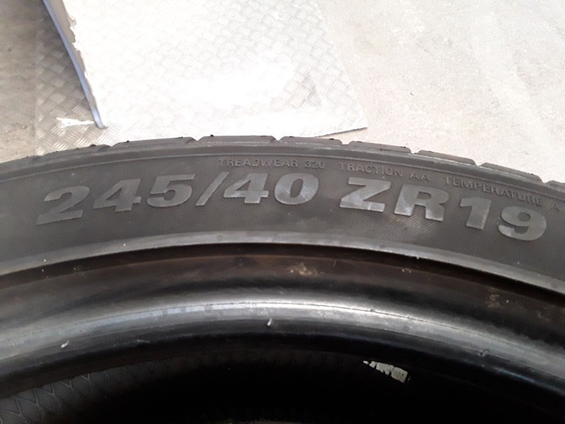 Recambio de neumatico pareja para neumaticos reutilizados - referencia OEM IAM 245401998Y KUMHO 245/40/19/98Y