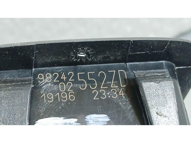 Recambio de mando elevalunas trasero izquierdo para peugeot 208 tech edition blue hdi referencia OEM IAM 98242552ZD  