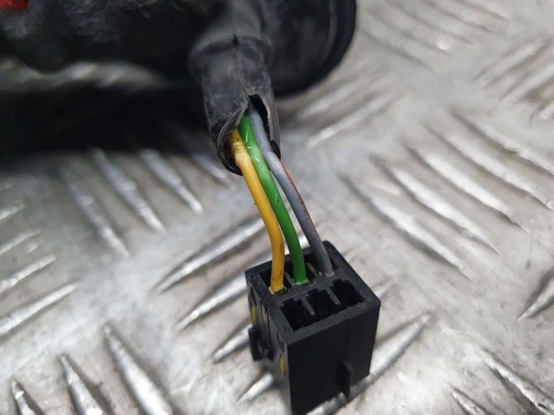 Recambio de retrovisor derecho para opel corsa d cosmo referencia OEM IAM 468435664  ELECTRICO 3 CABLES TOCADO