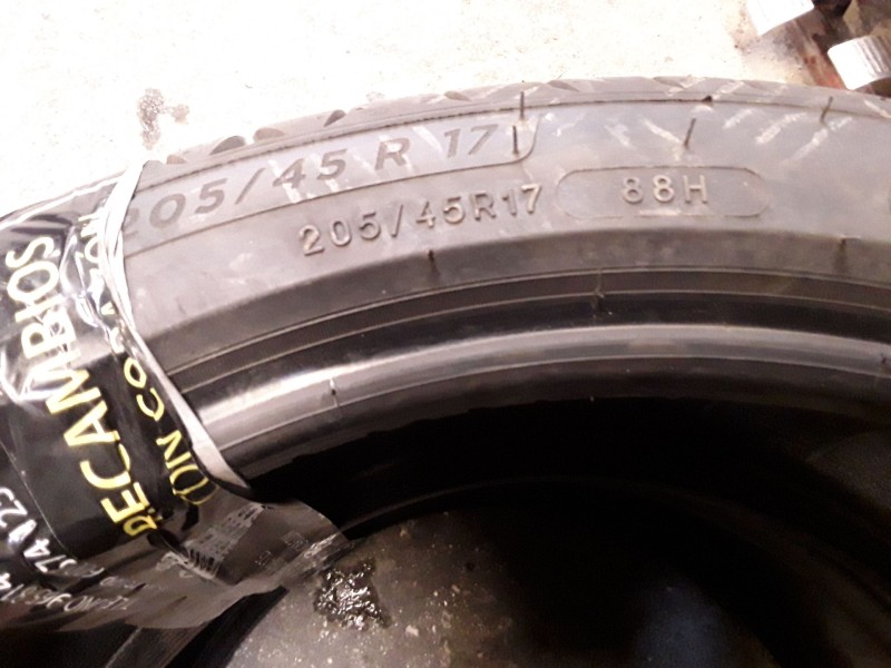 Recambio de neumatico pareja para neumaticos reutilizados - referencia OEM IAM 205451788H MICHELIN 205/45/17/88H