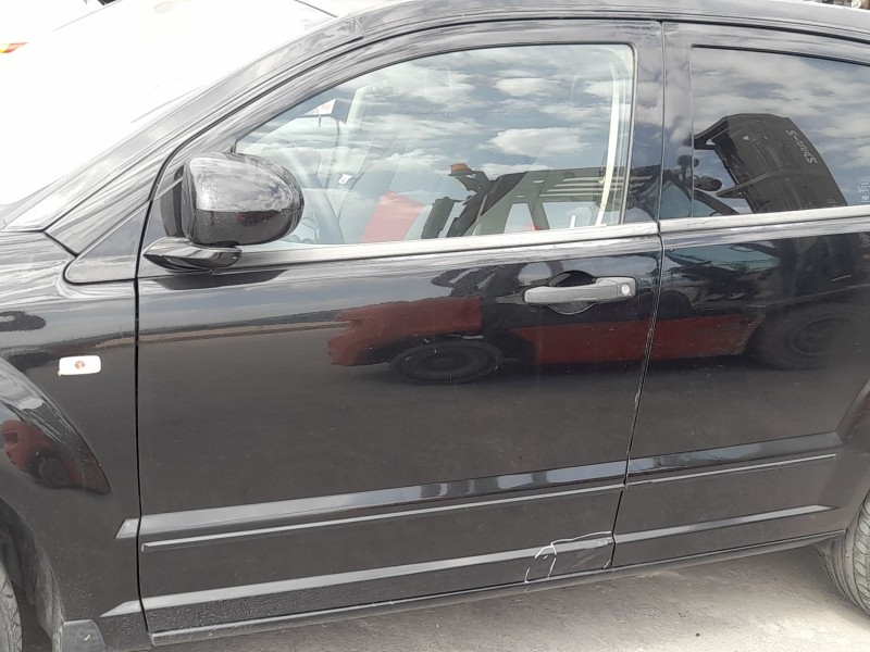 Recambio de puerta delantera izquierda para dodge caliber 2.0 crd referencia OEM IAM 05074155AI TOCADA 