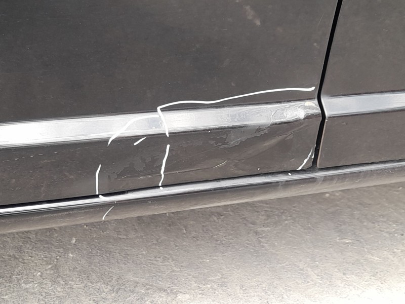 Recambio de puerta delantera izquierda para dodge caliber 2.0 crd referencia OEM IAM 05074155AI TOCADA 