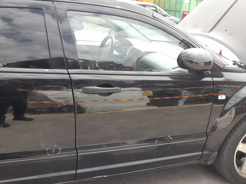 Recambio de puerta delantera derecha para dodge caliber 2.0 crd referencia OEM IAM 05074154AI TOCADA 