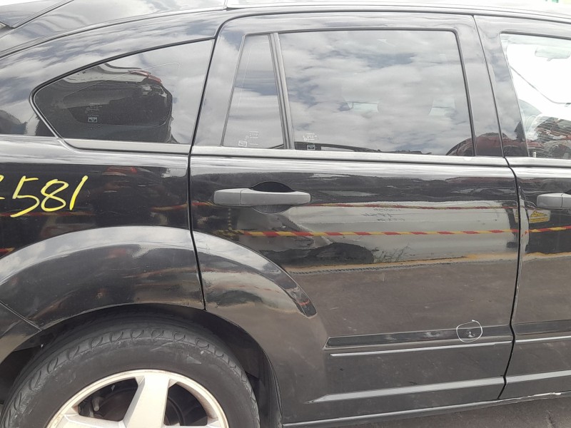 Recambio de puerta trasera derecha para dodge caliber 2.0 crd referencia OEM IAM 04589887AD TOCADA 