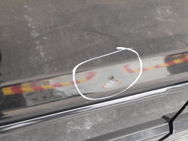 Recambio de puerta trasera derecha para dodge caliber 2.0 crd referencia OEM IAM 04589887AD TOCADA 