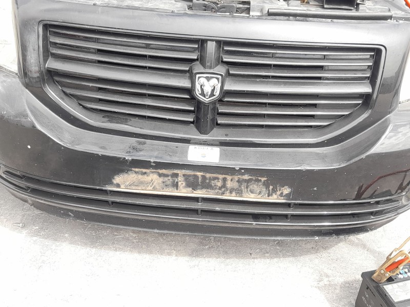 Recambio de rejilla delantera para dodge caliber 2.0 crd referencia OEM IAM 68043938AA  