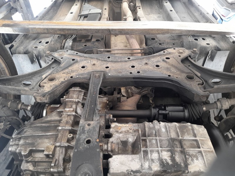 Recambio de puente delantero para dodge caliber 2.0 crd referencia OEM IAM 68211659AA  