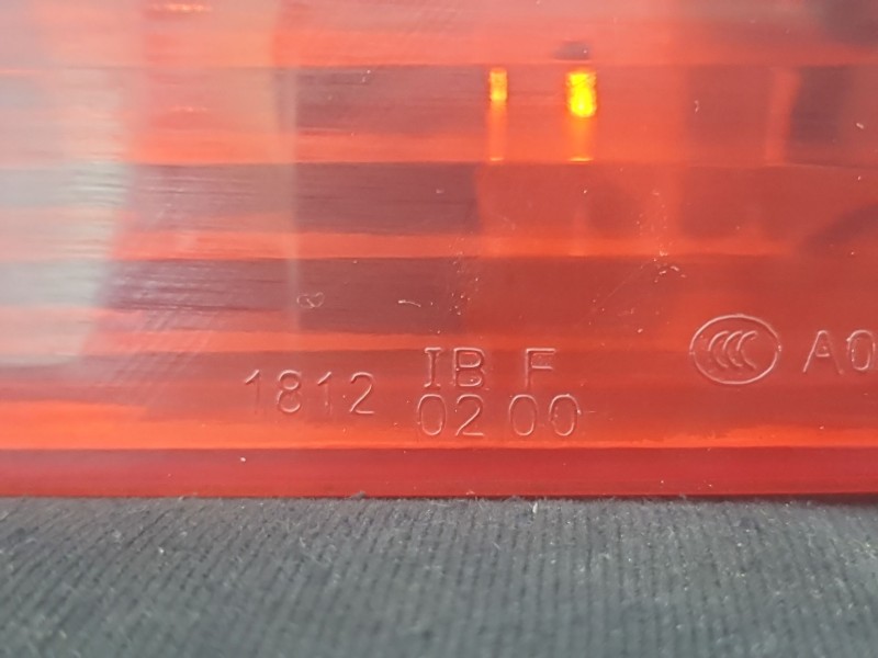 Recambio de piloto trasero derecho paragolpes para mitsubishi outlander ii (cw_w) 2.2 di-d 4wd referencia OEM IAM 8337A014 A0483