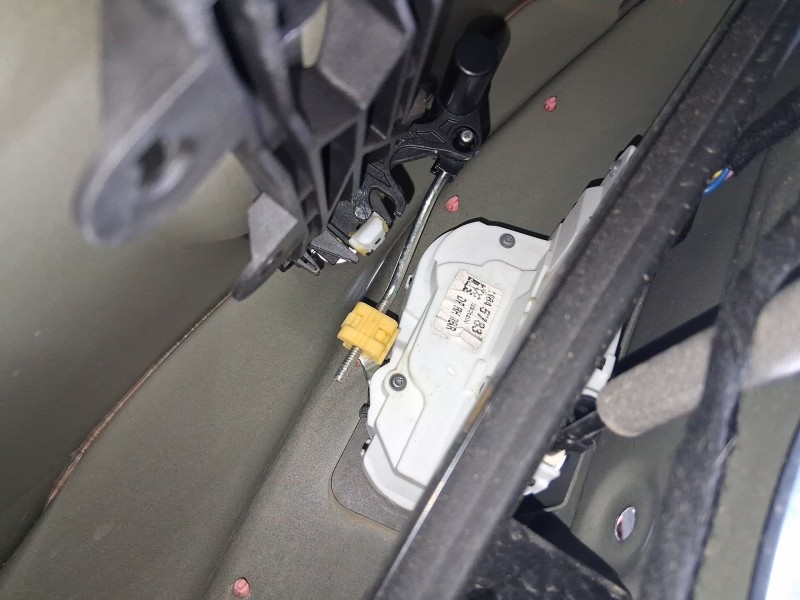 Recambio de cerradura puerta trasera derecha para mg zs suv (azs1) 1.5 vti referencia OEM IAM 10640594  