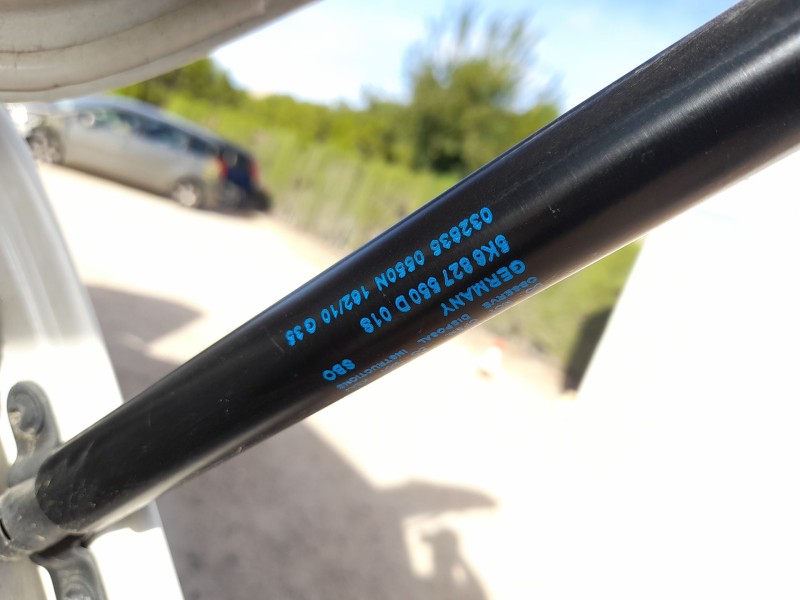 Recambio de amortiguadores maletero / porton para volkswagen golf vi (5k1) 1.2 tsi referencia OEM IAM 5K6827550D  