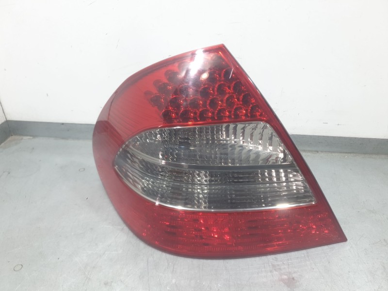 Recambio de piloto trasero izquierdo para mercedes-benz clase e (w211) e 280 (211.054) referencia OEM IAM A2118202564  