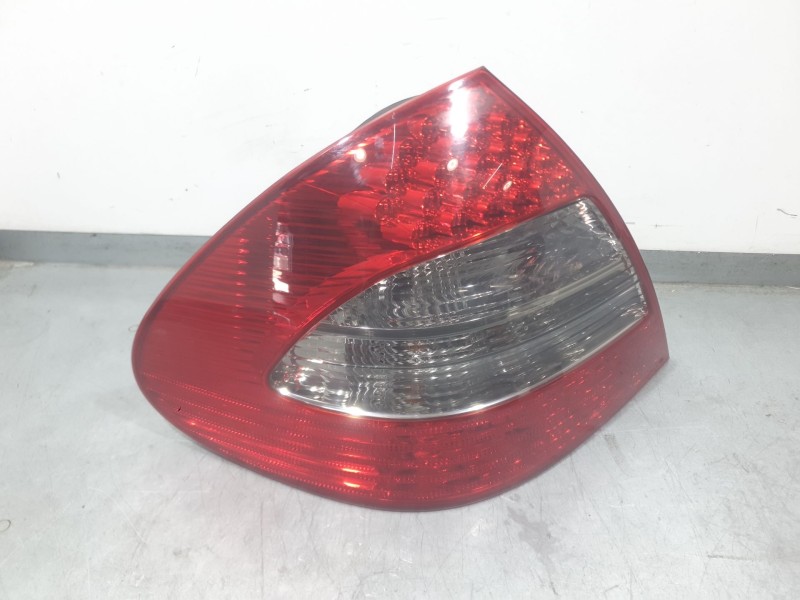 Recambio de piloto trasero izquierdo para mercedes-benz clase e (w211) e 280 (211.054) referencia OEM IAM A2118202564  