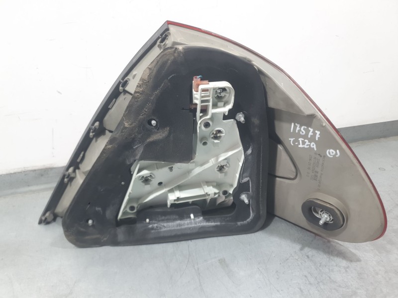 Recambio de piloto trasero izquierdo para mercedes-benz clase e (w211) e 280 (211.054) referencia OEM IAM A2118202564  