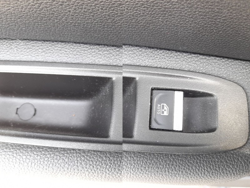 Recambio de mando elevalunas trasero izquierdo para renault clio v (b7_) 1.0 tce 100 (b7mt) referencia OEM IAM 254114723R  