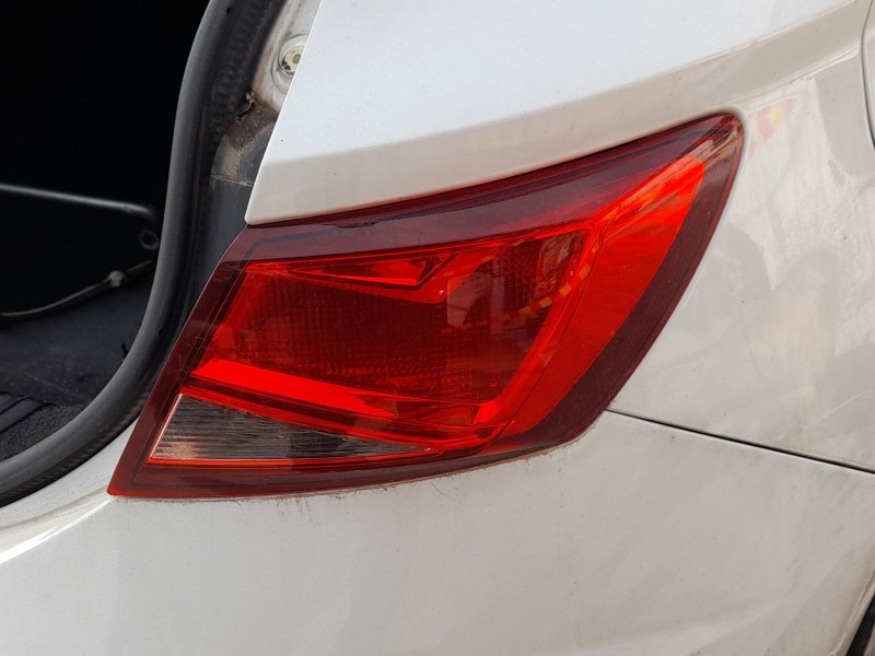 Recambio de piloto trasero derecho exterior para seat leon (5f1) 1.6 tdi referencia OEM IAM 5F0945096D  