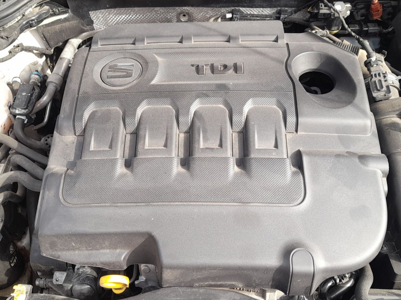 Recambio de tapa motor para seat leon (5f1) 1.6 tdi referencia OEM IAM 04L103925S  