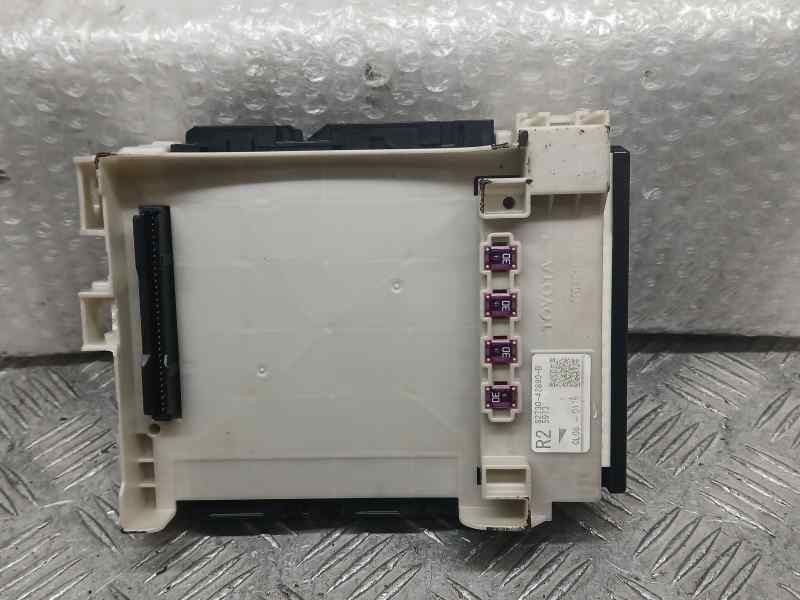 Recambio de caja reles / fusibles para toyota rav4 hybrid 4x2 advance referencia OEM IAM 8273042890B 0L080176 