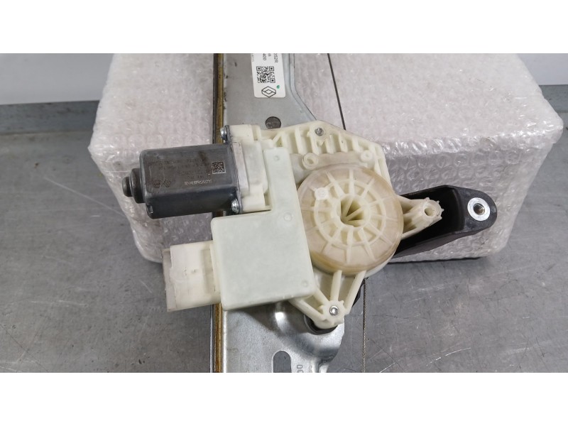 Recambio de elevalunas delantero izquierdo para renault kadjar (ha_, hl_) 1.5 blue dci 115 referencia OEM IAM 807217052R  