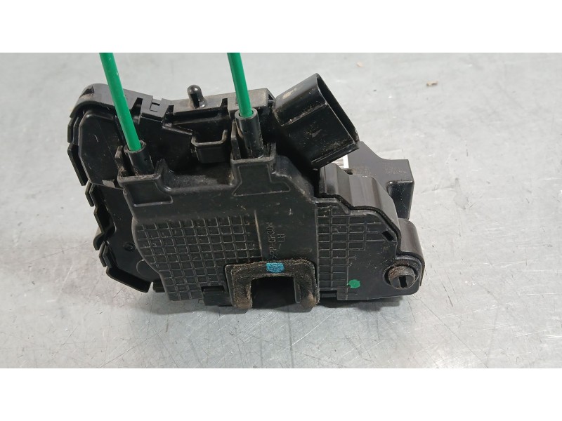 Recambio de cerradura puerta trasera izquierda para ssangyong tivoli 1.6 xdi 160 referencia OEM IAM 7131035001  