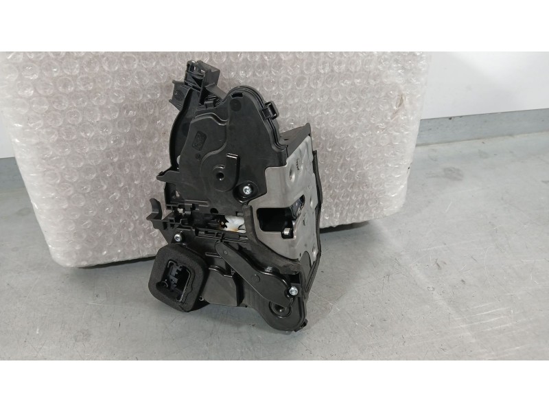 Recambio de cerradura puerta delantera izquierda para skoda octavia iv (nx3, nn3, pv3) 1.5 tsi referencia OEM IAM 3J1837015A  