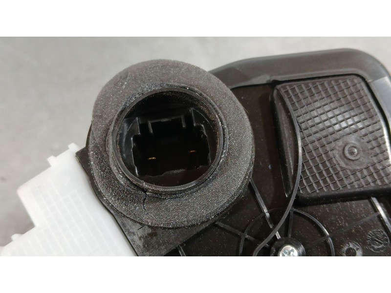 Recambio de cerradura puerta trasera derecha para toyota c-hr (_x1_) 2.0 hybrid (maxh10)10 referencia OEM IAM 69050F4131  