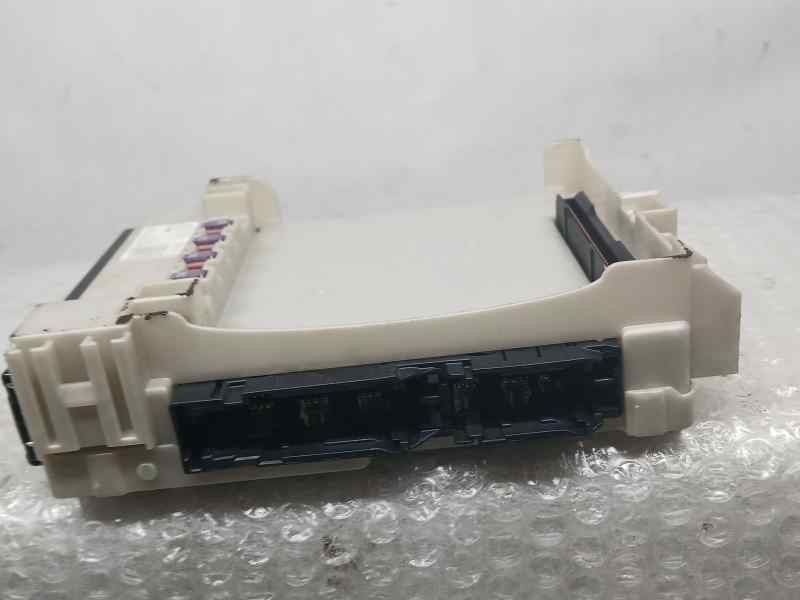 Recambio de caja reles / fusibles para toyota rav4 hybrid 4x2 advance referencia OEM IAM 8273042890B 0L080176 