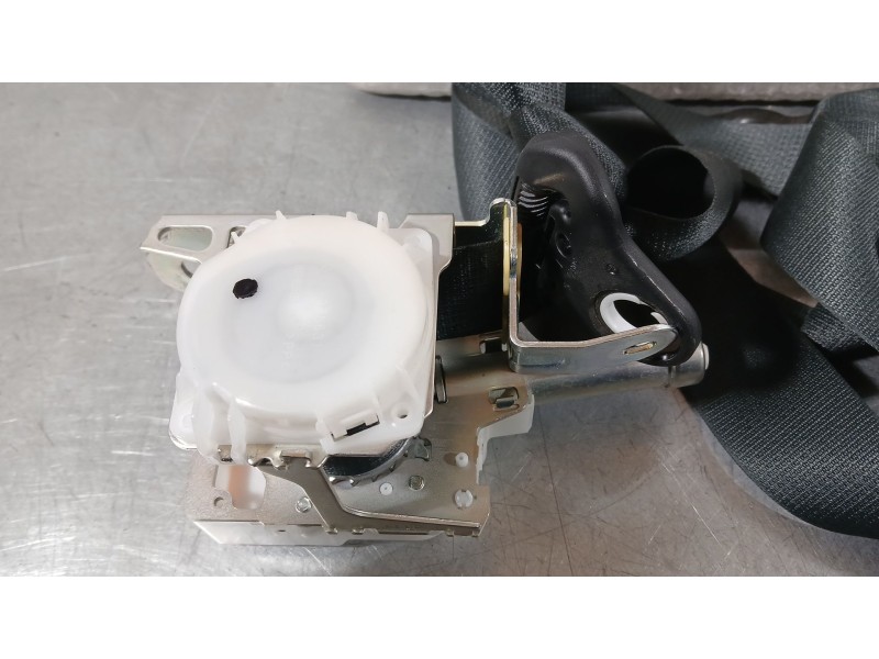 Recambio de pretensor airbag trasero izquierdo para toyota yaris (_p13_) 1.5 (nsp131_) referencia OEM IAM 733700D171C2  
