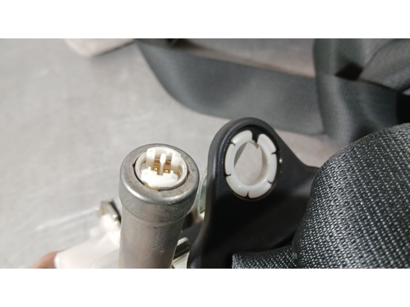 Recambio de pretensor airbag trasero izquierdo para toyota yaris (_p13_) 1.5 (nsp131_) referencia OEM IAM 733700D171C2  
