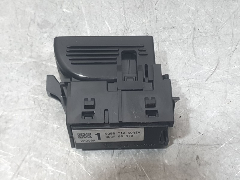 Recambio de mando elevalunas delantero derecho para mazda cx-30 (dm) skyactiv-x m hybrid referencia OEM IAM BDGF66370  