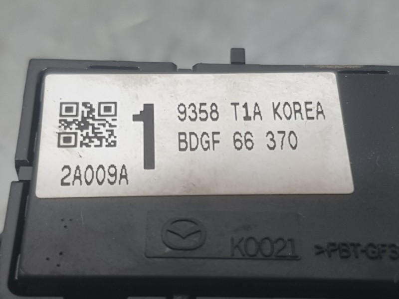 Recambio de mando elevalunas delantero derecho para mazda cx-30 (dm) skyactiv-x m hybrid referencia OEM IAM BDGF66370  