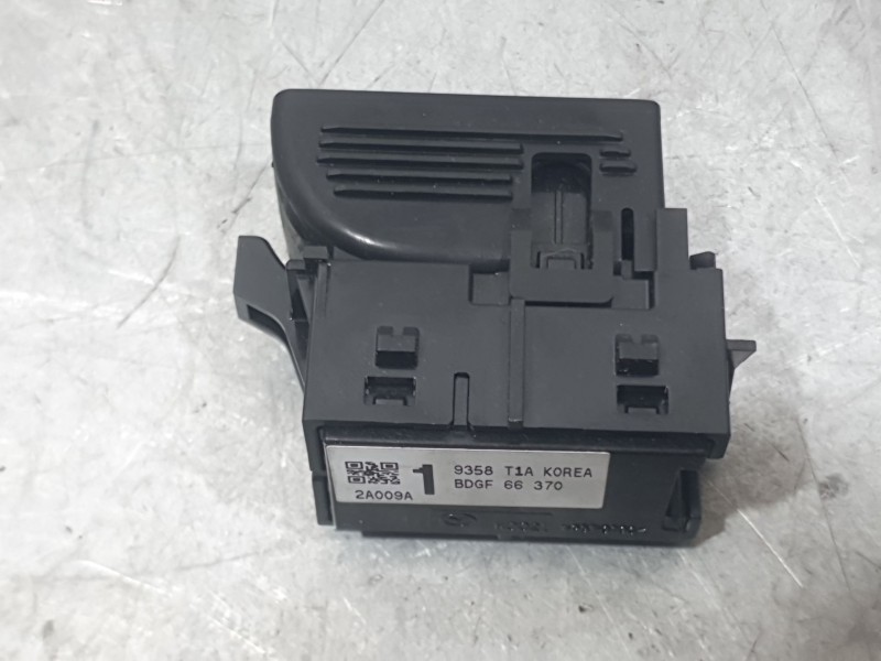 Recambio de mando elevalunas trasero derecho para mazda cx-30 (dm) skyactiv-x m hybrid referencia OEM IAM BDGF66370  