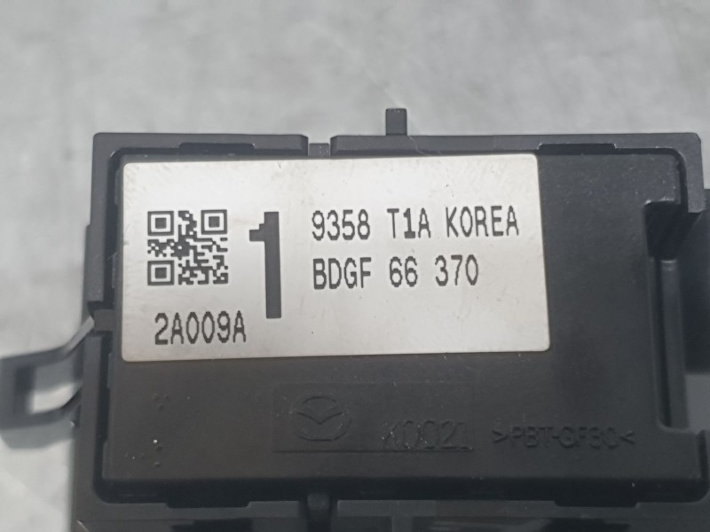 Recambio de mando elevalunas trasero derecho para mazda cx-30 (dm) skyactiv-x m hybrid referencia OEM IAM BDGF66370  