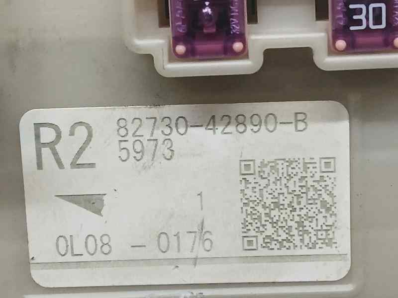 Recambio de caja reles / fusibles para toyota rav4 hybrid 4x2 advance referencia OEM IAM 8273042890B 0L080176 