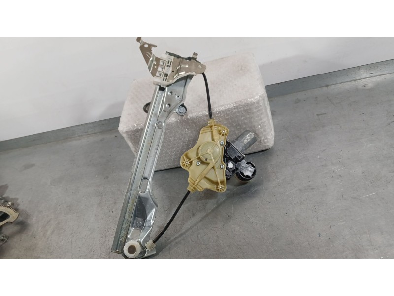 Recambio de elevalunas trasero derecho para toyota c-hr (_x1_) 2.0 hybrid (maxh10)10 referencia OEM IAM 69830F4050 7 PINS 554181