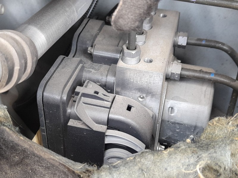 Recambio de abs para renault clio iv (bh_) 0.9 tce 75 (bhnp) referencia OEM IAM 476605196R  