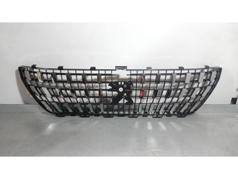 Recambio de rejilla delantera para peugeot 3008 ii suv (mc_, mr_, mj_, m4_) 1.6 bluehdi 120 referencia OEM IAM 9814976880  