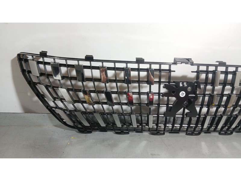 Recambio de rejilla delantera para peugeot 3008 ii suv (mc_, mr_, mj_, m4_) 1.6 bluehdi 120 referencia OEM IAM 9814976880  