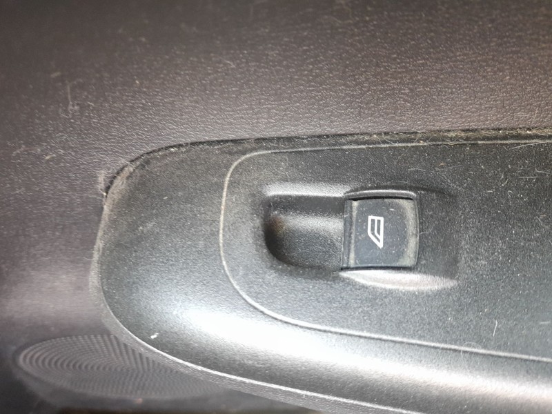 Recambio de mando elevalunas delantero derecho para ford tourneo courier b460 monospace 1.0 ecoboost referencia OEM IAM 1746832 