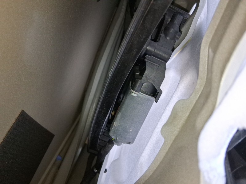 Recambio de elevalunas trasero izquierdo para peugeot 3008 ii suv (mc_, mr_, mj_, m4_) 1.5 bluehdi 130 referencia OEM IAM 984019