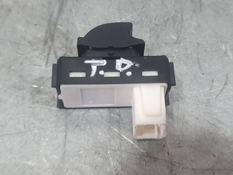 Recambio de mando elevalunas trasero derecho para peugeot 3008 ii suv (mc_, mr_, mj_, m4_) 1.5 bluehdi 130 referencia OEM IAM 98